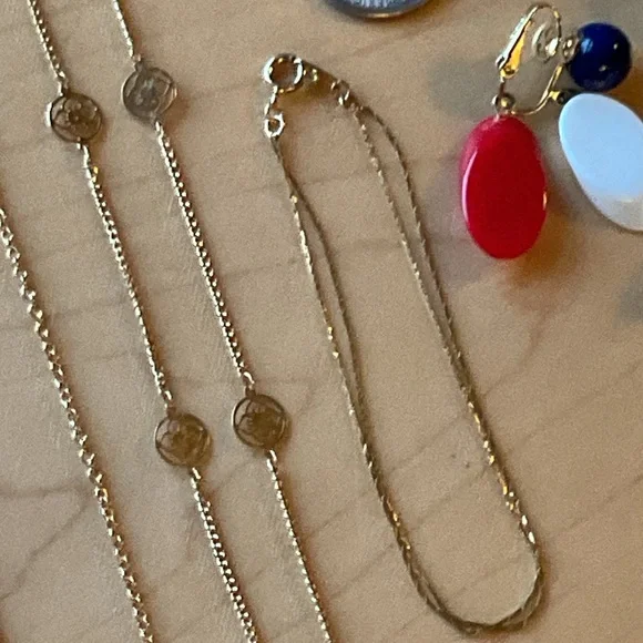 Trifari LOT of Necklaces, Bracelets, Brooch & Clip On Earrings Collection - Picture 15 of 15